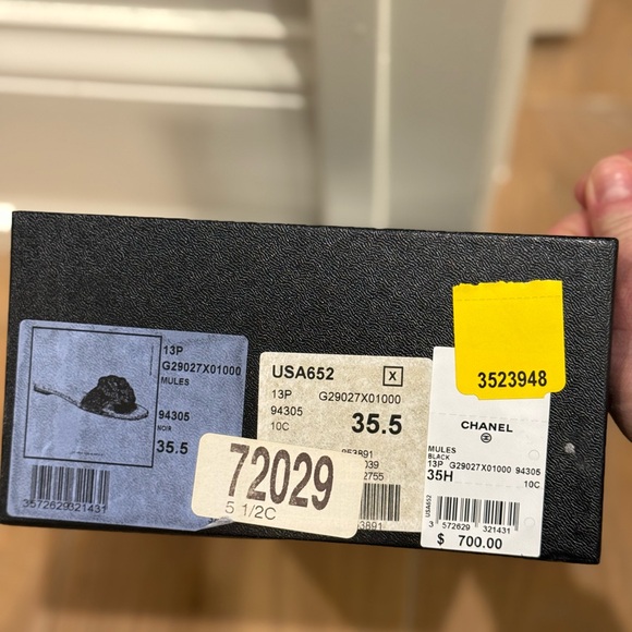 CHANEL Black and Cream Floral Sandals - Picture 4 of 4